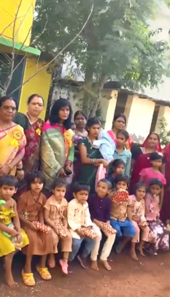 भाजपा महिला मोर्चा रायपुर शहर जिला मीडिया प्रभारी शमा भारती ने सेवा संकल्प अभियान के तहत आंगनबाड़ी केंद्रों में किया संवाद